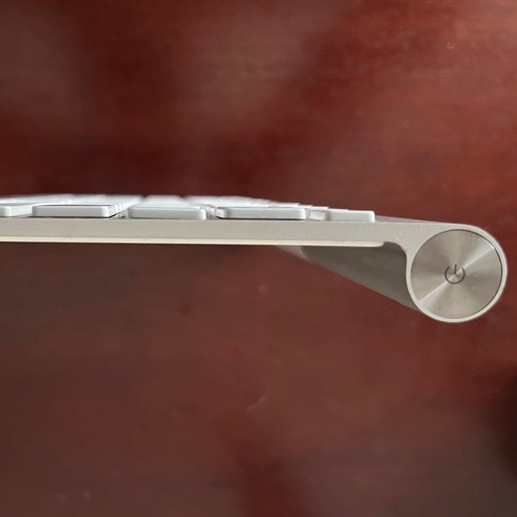 *READ DESCRIPTION *Apple A1314 Bluetooth Wireless Keyboard. - Picture 3 of 7